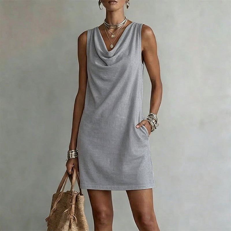 FLORENCIA | VESTIDO CORTO SIN MANGAS CON ESCOTE DRAPEADO Y BOLSILLO